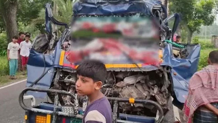 টাঙ্গাইলে দাঁড়িয়ে থাকা ট্রাকে পিকআপের ধাক্কা, নিহত ৪