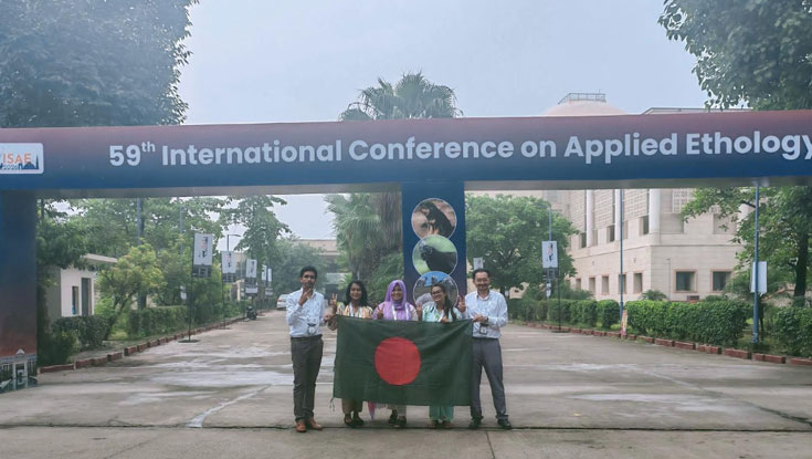 দেশের পতাকা হাতে নয়াদিল্লির আন্তর্জাতিক সম্মেলনে বাকৃবির ৫ শিক্ষার্থী