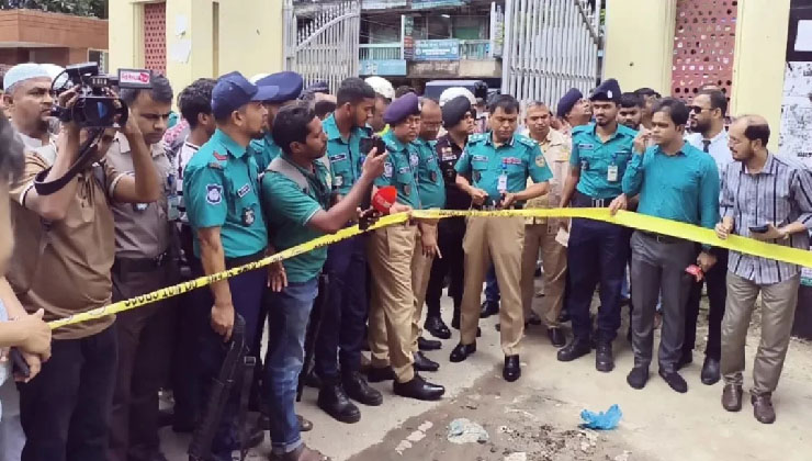 বরিশাল আদালত চত্বরে ককটেল বিস্ফোরণ