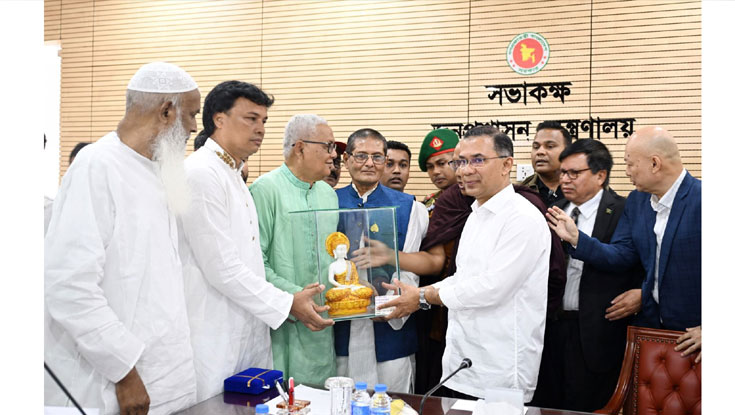প্রধানমন্ত্রীর সঙ্গে বৌদ্ধ সম্প্রদায় নেতাদের শুভেচ্ছা বিনিময়