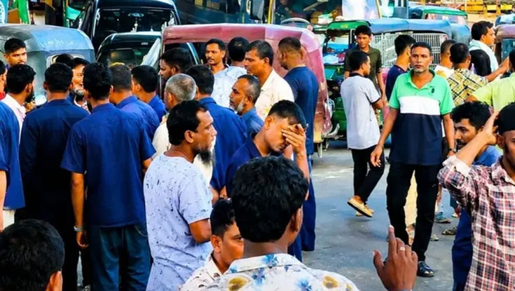 গ্যাস না পেয়ে সিএনজি অটোরিকশা চালকদের সড়ক অবরোধ 