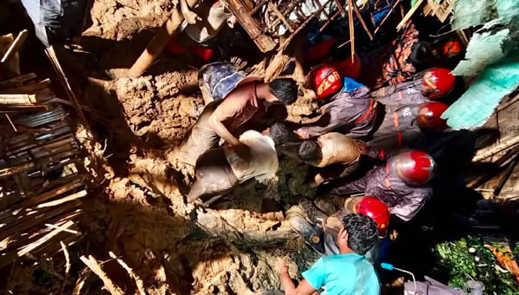 কক্সবাজারে পাহাড় ধসে আট রোহিঙ্গাসহ ৯ জনের মৃত্যু
