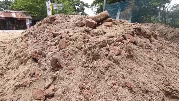 গোদাগাড়ী পৌরসভার সড়ক নির্মাণে ব্যাপক অনিয়ম