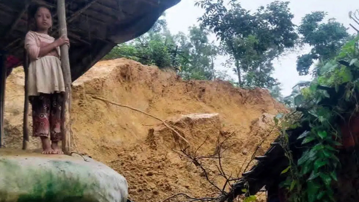 ফের পাহাড় ধস, প্রাণ হারাল রোহিঙ্গা শিশু