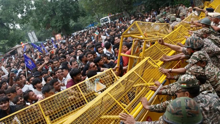ফের আন্দোলনে নামছে ‘ককরোচ জনতা পার্টি’