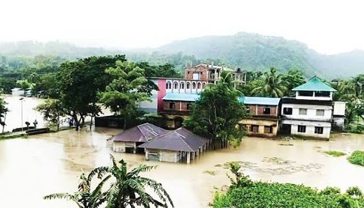 কক্সবাজারে পানিবন্দি ৩ লক্ষাধিক মানুষ 