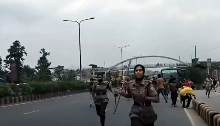 উচ্ছেদ অভিযানে গিয়ে হামলার মুখে পুলিশ, আহত ৭