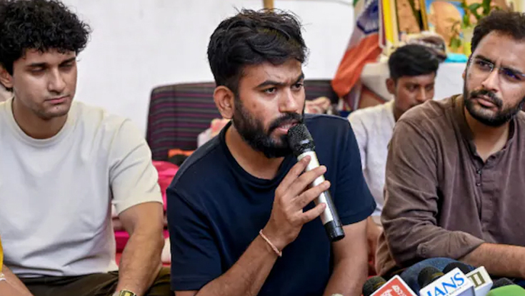 শিক্ষামন্ত্রীর পদত্যাগেও থামছে না আন্দোলন