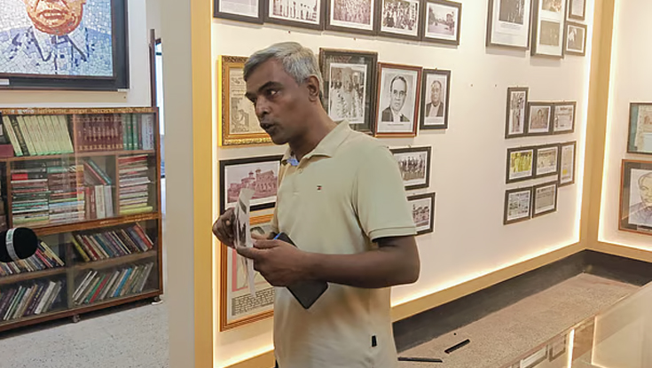 ডাকসুর সংগ্রহশালায় জিন্নাহর ছবি ছিঁড়ে থুতু নিক্ষেপ