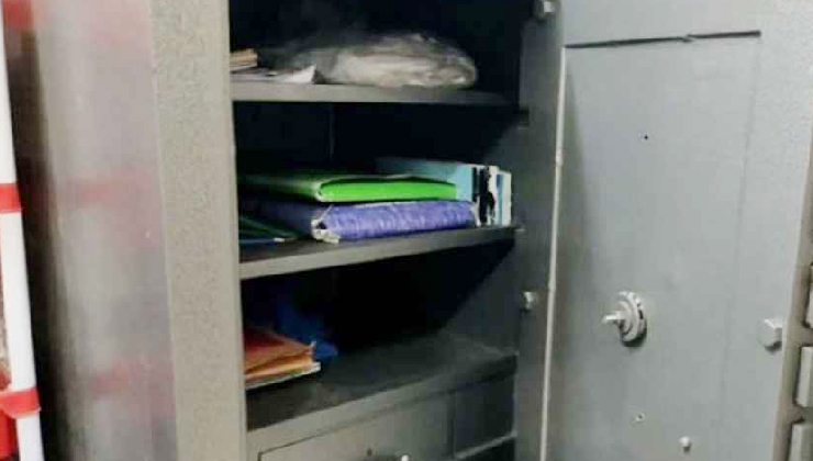 ব্যবসায়ীর ভল্ট থেকে টাকা আত্মসাৎ, কারাগারে ৩জন