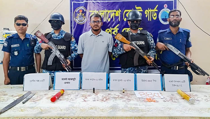সন্দ্বীপে দেশীয় অস্ত্রসহ কুখ্যাত মাদক ব্যবসায়ী আটক