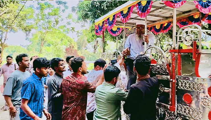ঘোড়ার গাড়িতে বাকৃবি অধ্যাপকের রাজকীয় বিদায়