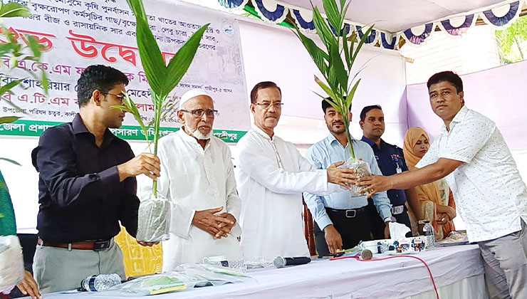 কালীগঞ্জে কৃষকদের মধ্যে কৃষি প্রণোদনা বিতরণ