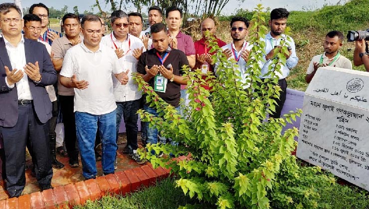 শহীদ ওয়াসিমের কবর জিয়ারত করলেন প্রধানমন্ত্রী