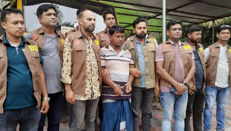 বাগেরহাটে পিকআপসহ ১১ চোরাই গরু উদ্ধার, গ্রেফতার ৩ 