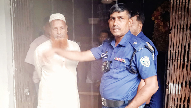 ত্রাণের চাল বিক্রি করতে গিয়ে বিএনপি নেতা আটক