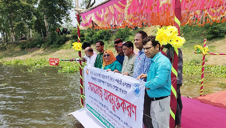 জবই বিল প্রকল্পের আওতায় মান্দায় পোনামাছ অবমুক্ত