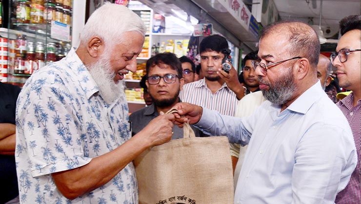 পলিথিনের ব্যবহার বন্ধে আইনের প্রয়োগ জরুরি: পরিবেশ প্রতিমন্ত্রী