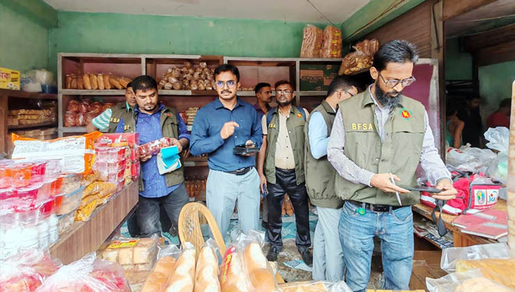 অস্বাস্থ্যকর পরিবেশে খাবার তৈরি, লাখ টাকা জরিমান