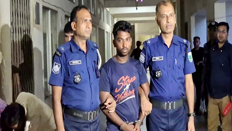 চলন্ত ট্রেনে ধর্ষণ, ৪ পুলিশ সদস্য প্রত্যাহার
