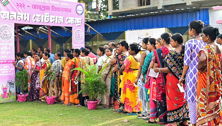 দিনভর উত্তেজনায় শেষ হলো পশ্চিমবঙ্গের ভোট গ্রহণ