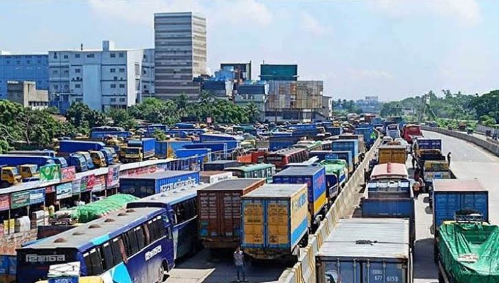 ঢাকা-চট্টগ্রাম মহাসড়কে তীব্র যানজট, দুর্ভোগ চরমে