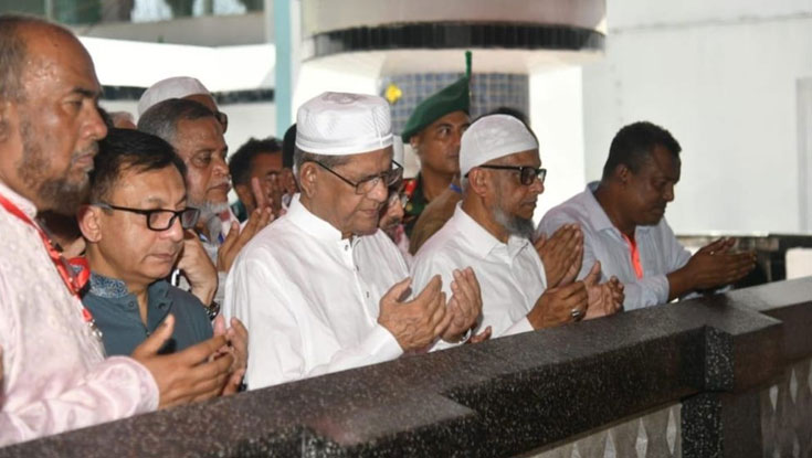শাহজালাল (রহ.)-এর মাজার জিয়ারত করলেন রাষ্ট্রপতি