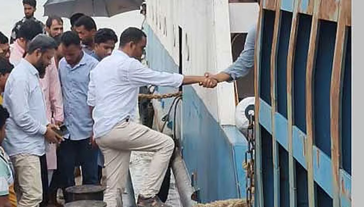 হান্নান মাসউদের ফোনে মাঝনদী থেকে ফিরে এল ফেরি 