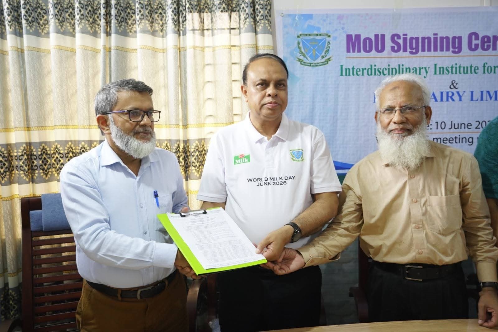 বাকৃবি-প্রাণ ডেইরি লিমিটেডের মধ্যে সমঝোতা স্বাক্ষর