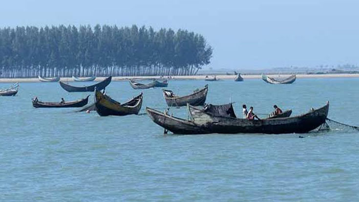 নাফ নদী থেকে ৭ জেলেকে ধরে নিয়ে গেছে আরাকান আর্মি