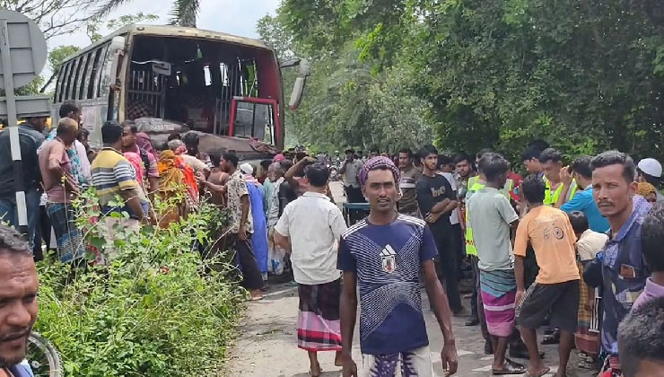 নাটোরে বাস-ভুটভুটির সংঘর্ষে তিন গরু ব্যবসায়ী নিহত