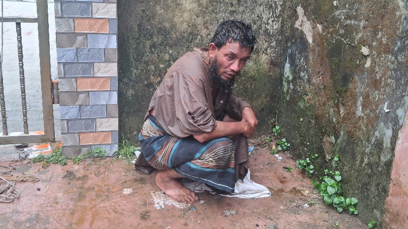 শিশুকে শ্লীলতাহানি, গণধোলাই শেষে পুরুষাঙ্গে মরিচ দিল জনতা
