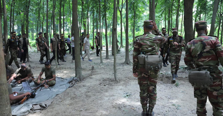 সেনাবাহিনীর গ্রীষ্মকালীন মহড়ায় আকস্মিক পরিদর্শনে প্রধানমন্ত্রী