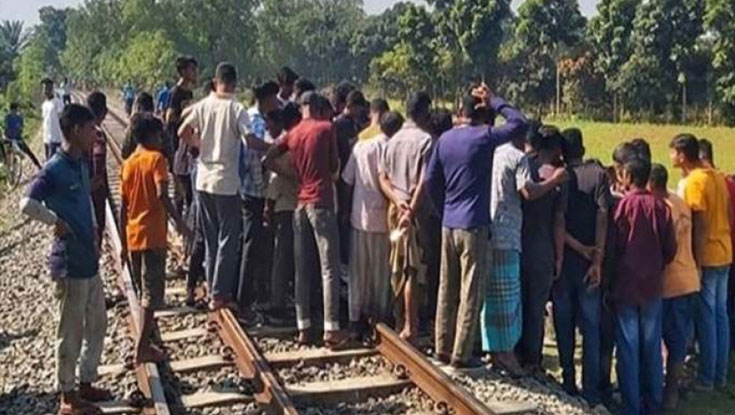 রেললাইনে গেমস খেলছিলেন ২ কিশোর, ট্রেনে কাটা পড়ে মৃত্যু