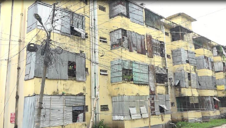 পরিত্যক্ত সরকারি কোয়ার্টারের জীর্ণদশা