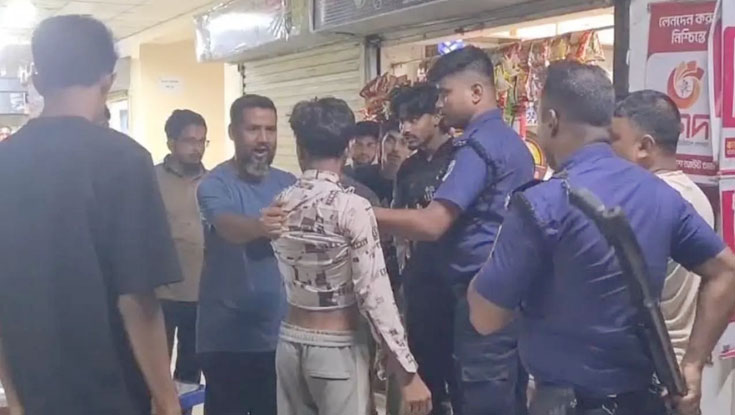 শিশুকে যৌন নির্যাতনের অভিযোগে চার কিশোর আটক