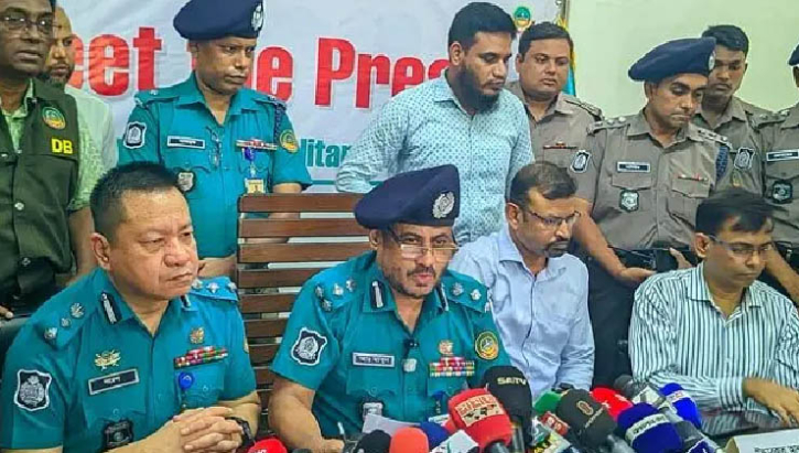 বাড়ির ছাদে ইয়াবা সেবনে বাধা দেয়ায় চারজনকে হত্যা