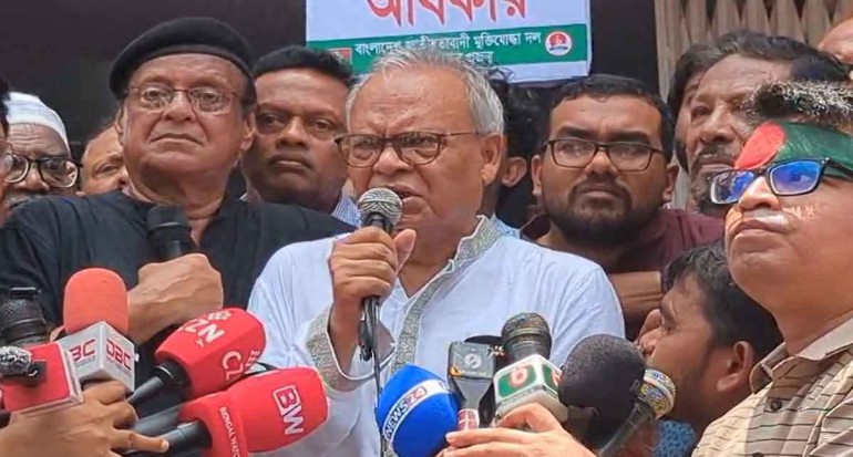 জামায়াতের বিরুদ্ধে মুক্তিযোদ্ধা দলের বিক্ষোভ, কড়া সমালোচনা রিজভীর