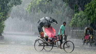 শরতেই আজ বর্ষার রূপে ভিজবে দেশ