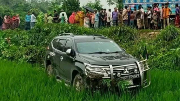 বৃদ্ধাকে বাঁচাতে গিয়ে ধানক্ষেতে গাড়ি, স্ত্রীসহ আহত প্রতিমন্ত্রী বৃদ্ধাকে বাঁচাতে গিয়ে ধানক্ষেতে গাড়ি, স্ত্রীসহ আহত প্রতিমন্ত্রী