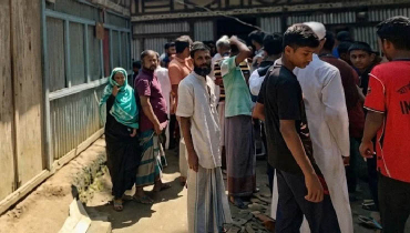 মা-ভাবিকে কুপিয়ে ভাতিজিকে আছাড় মেরে হত্যা মা-ভাবিকে কুপিয়ে ভাতিজিকে আছাড় মেরে হত্যা