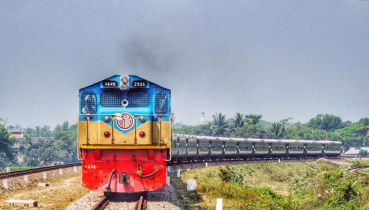 পাঁচ দিন পর চট্টগ্রাম-কক্সবাজার ট্রেন চলাচল শুরু পাঁচ দিন পর চট্টগ্রাম-কক্সবাজার ট্রেন চলাচল শুরু