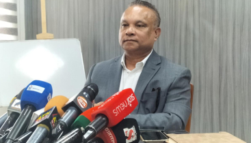 সোয়া লাখ স্বাস্থ্যকর্মী, মিডওয়াইফ নেবে সরকার