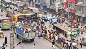 রাজধানীর নর্দায় বাস দুর্ঘটনায় নিহত বেড়ে ৪ রাজধানীর নর্দায় বাস দুর্ঘটনায় নিহত বেড়ে ৪