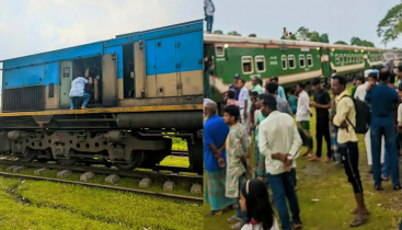 ট্রেনের ইঞ্জিনে আগুন, চট্টগ্রাম-ময়মনসিংহ যোগাযোগ বন্ধ ট্রেনের ইঞ্জিনে আগুন, চট্টগ্রাম-ময়মনসিংহ যোগাযোগ বন্ধ