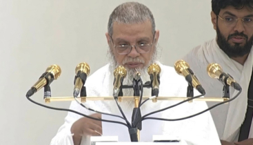 পবিত্র হজের খুতবা চলছে পবিত্র হজের খুতবা চলছে