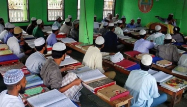 কওমি শিক্ষার্থীদের চাকরি নিয়ে সুখবর কওমি শিক্ষার্থীদের চাকরি নিয়ে সুখবর