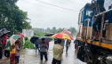 রেললাইন তলিয়ে যাওয়ায় আটকে আছে কক্সবাজারগামী ট্রেন রেললাইন তলিয়ে যাওয়ায় আটকে আছে কক্সবাজারগামী ট্রেন