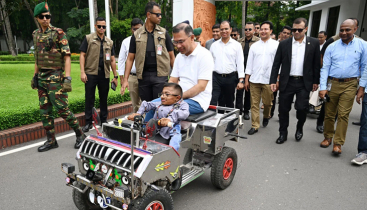 কলেজছাত্র ওয়াকিমুলের ‘স্মার্টকারে’ চড়লেন প্রধানমন্ত্রী