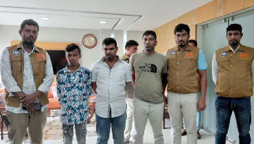 নওগাঁয় শয়তানের নিঃশ্বাসে সর্বস্ব লুট, গ্রেফতার ৩ নওগাঁয় শয়তানের নিঃশ্বাসে সর্বস্ব লুট, গ্রেফতার ৩